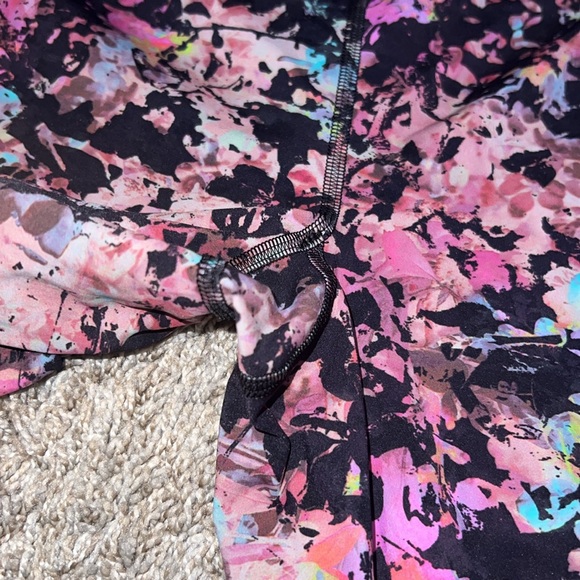 Lululemon Base Pace High-Rise Tight 25" Stencil Blossom Red Multi Size 10 - Picture 10 of 11